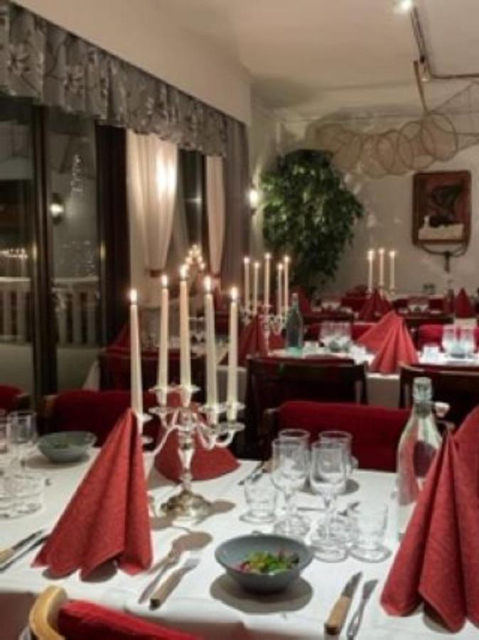 Eckeroe Hotell & Restaurang Buitenkant foto