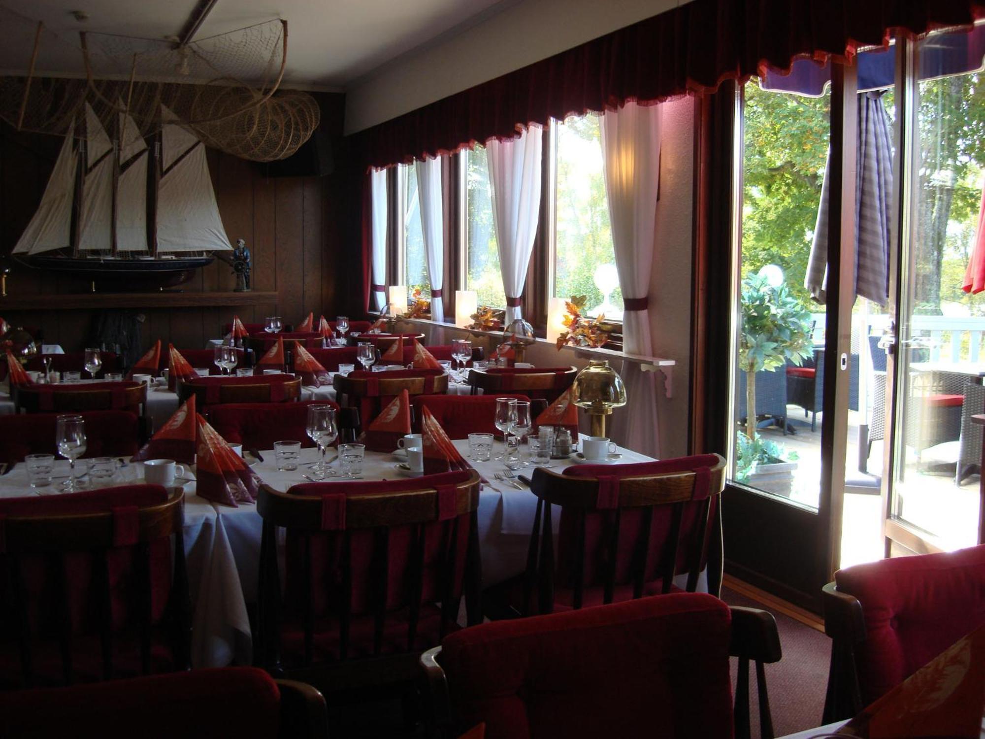 Eckeroe Hotell & Restaurang Buitenkant foto