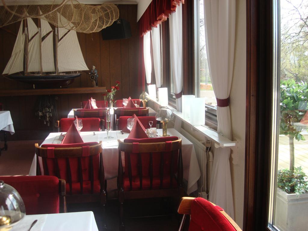 Eckeroe Hotell & Restaurang Buitenkant foto